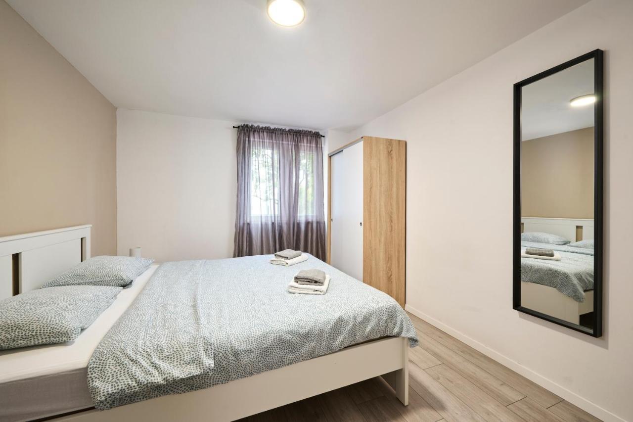Lina Apartments Umag Kültér fotó